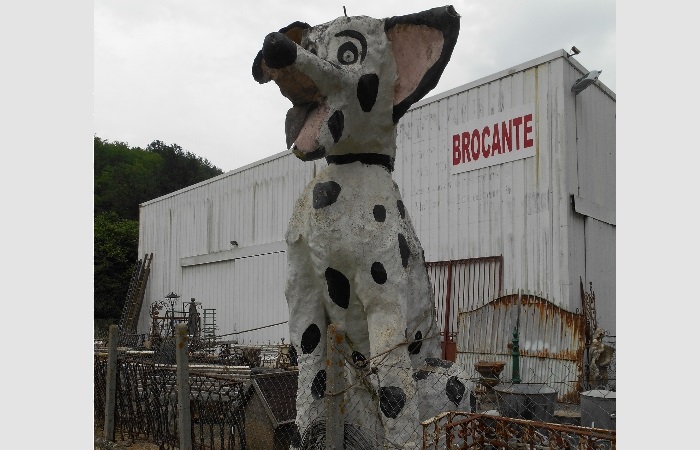 01_brocanteAuxMilleChosesChien.jpg